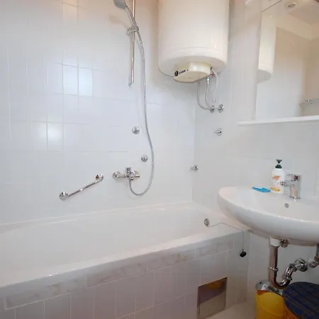 Fuer 4 Personen Ca 50 Qm In Njivice, Kvarner Bucht Krk アパート *