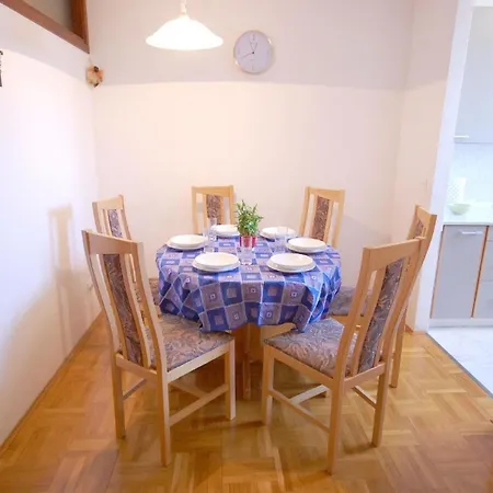 アパート Fuer 4 Personen Ca 50 Qm In Njivice, Kvarner Bucht Krk ニヴィーチェ